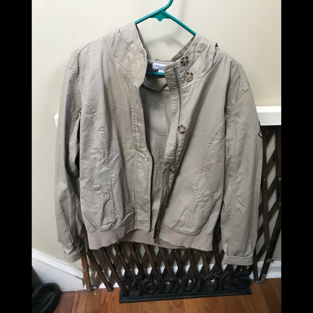 Light Jacket For Fall ( MAKE OFFERS IF INTERESTED)